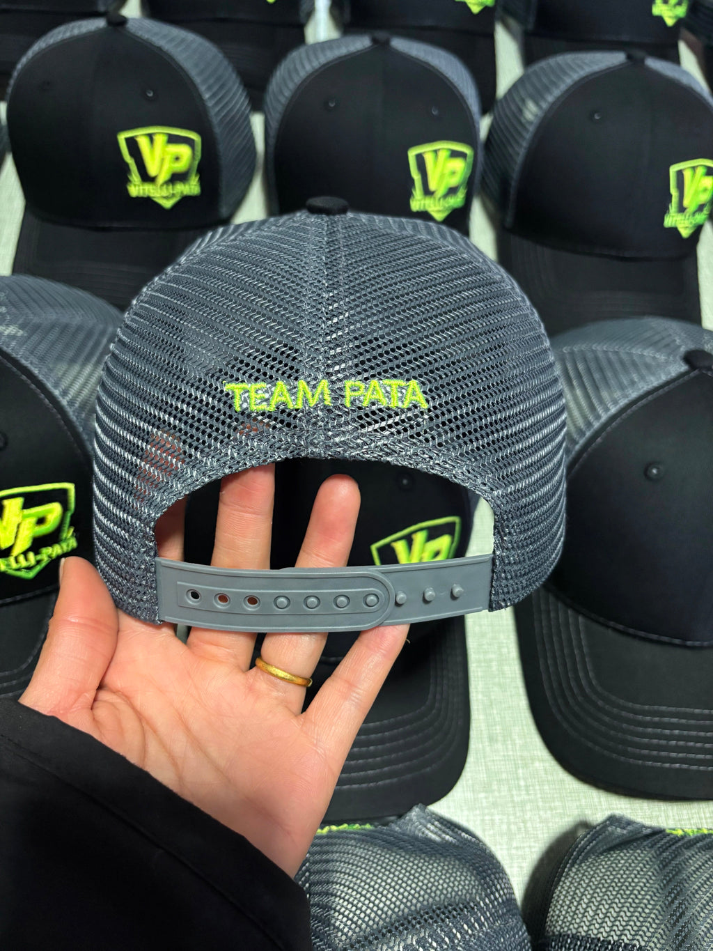 Gorra Trucker Vitelli-Pata Negra/Gris 🖤💚🔥