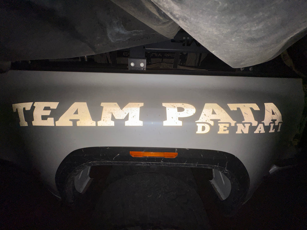 Banner Reflectivo para Parabrisas “TEAM PATA” 🚘✨
