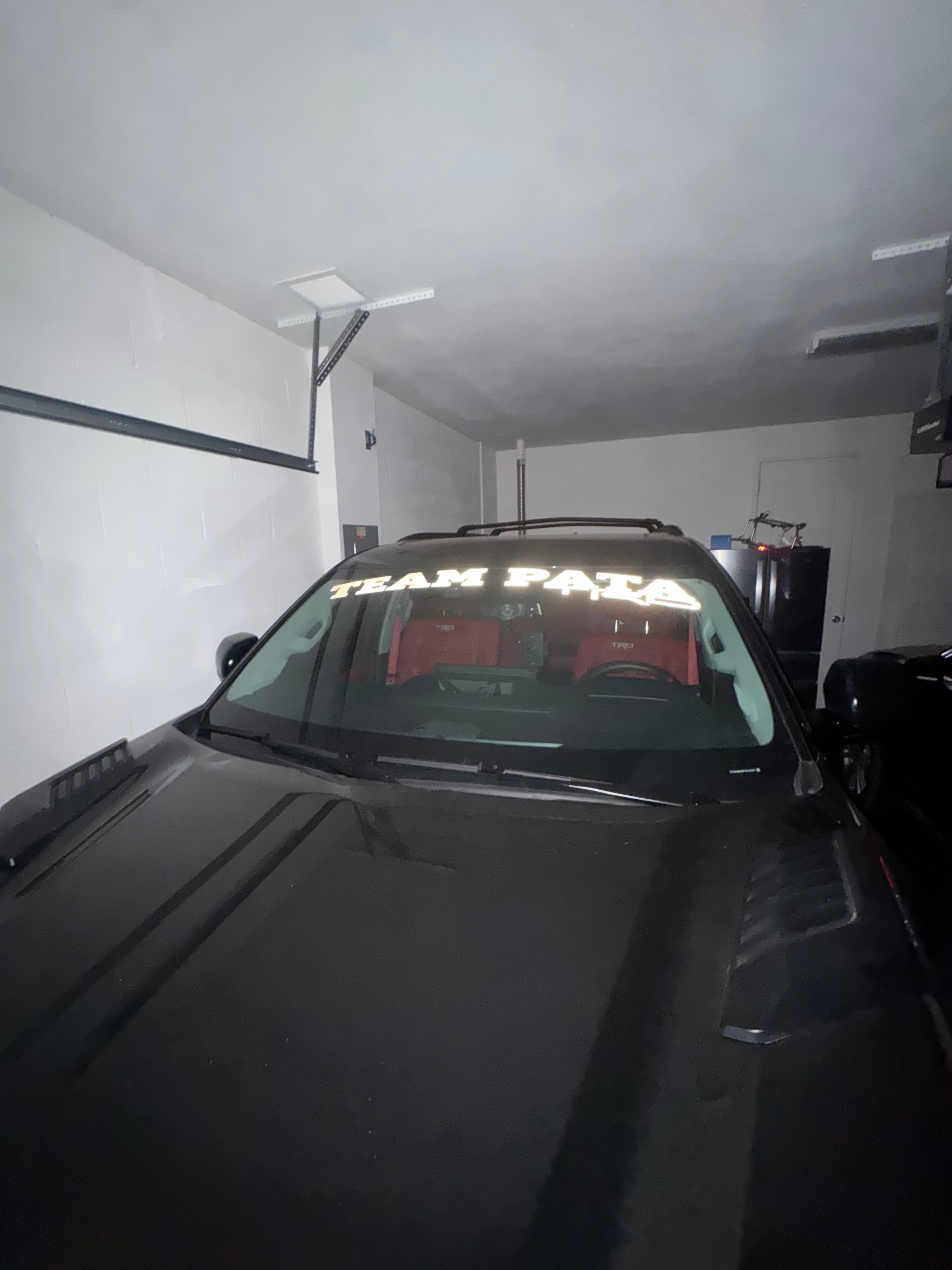 Banner Reflectivo para Parabrisas “TEAM PATA” 🚘✨