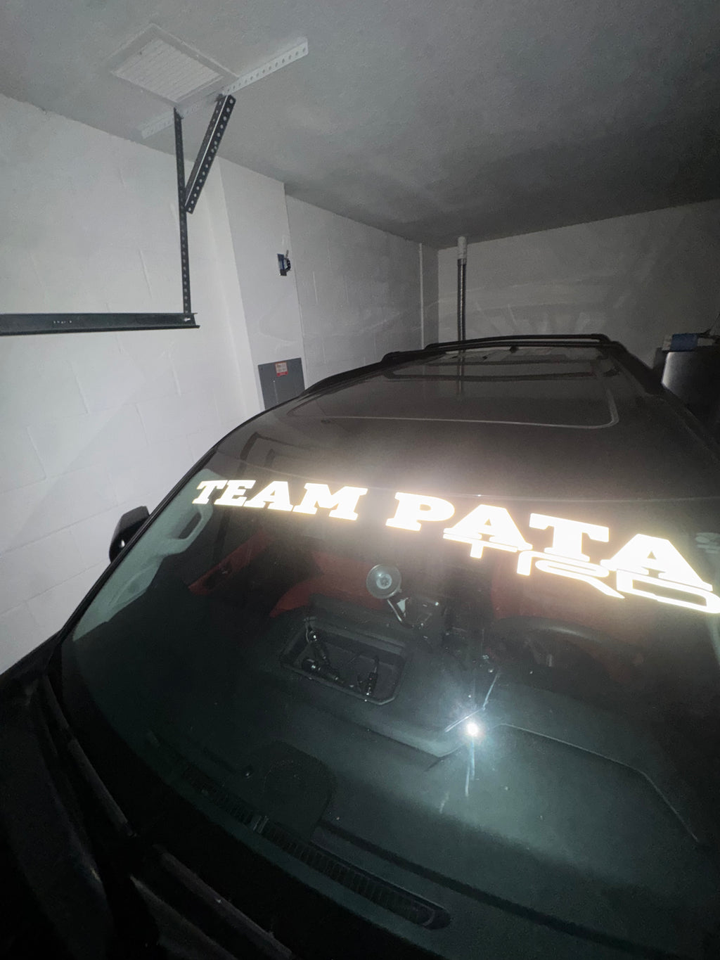 Banner Reflectivo para Parabrisas “TEAM PATA” 🚘✨