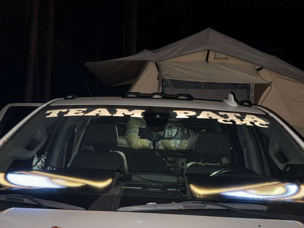 Banner Reflectivo para Parabrisas “TEAM PATA” 🚘✨