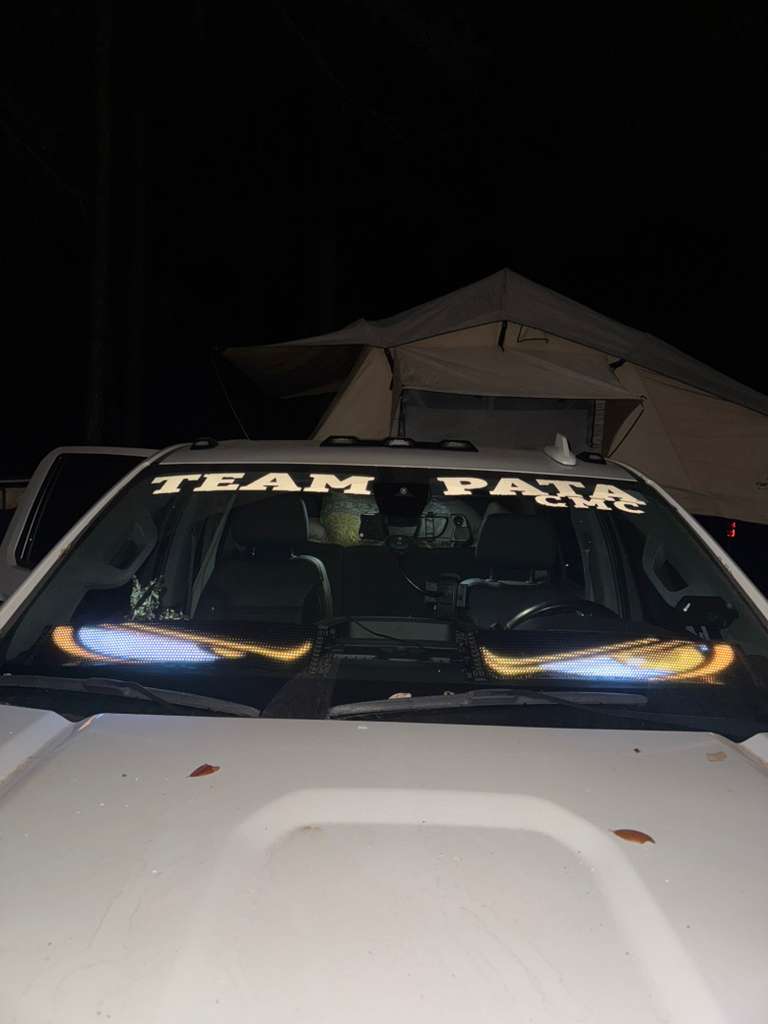 Banner Reflectivo para Parabrisas “TEAM PATA” 🚘✨